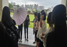 [광주동신여자중학교] 비오는 아침을 환하게 한 즐거운 등교맞이 미리보기